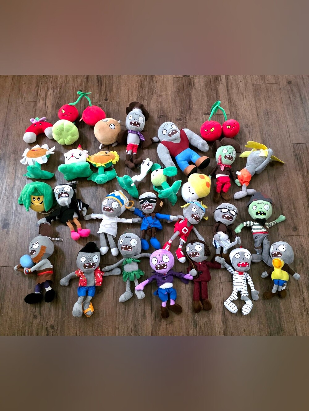 Plants vs Zombies Huge lot of 29 Plush Dolls Toy Suction Cup Hanging multicolor